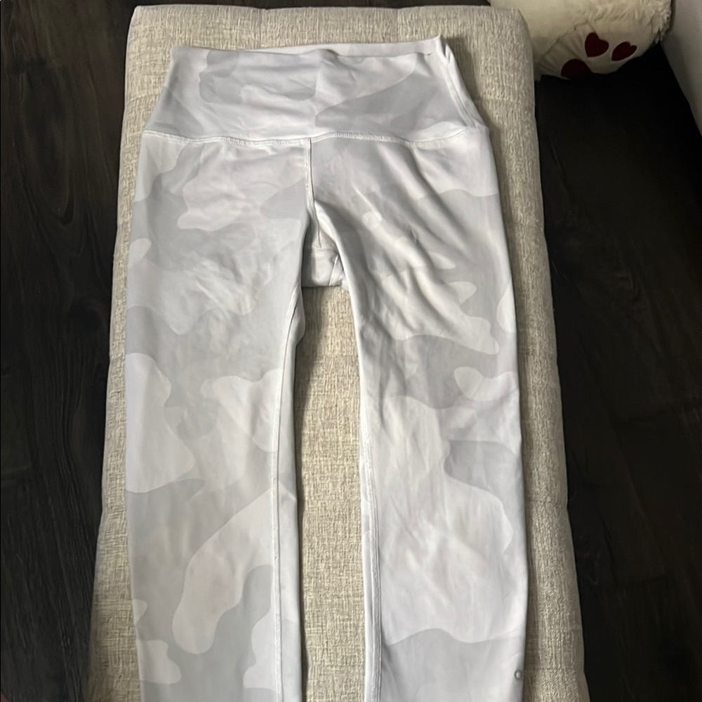 #101 White Camouflage Alo leggings